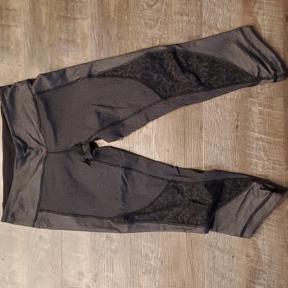 Lululemon running crop